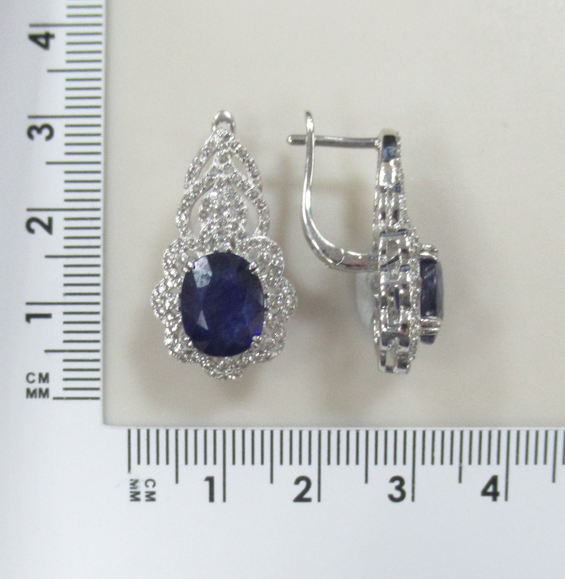 Серебряные серьги с сапфирами